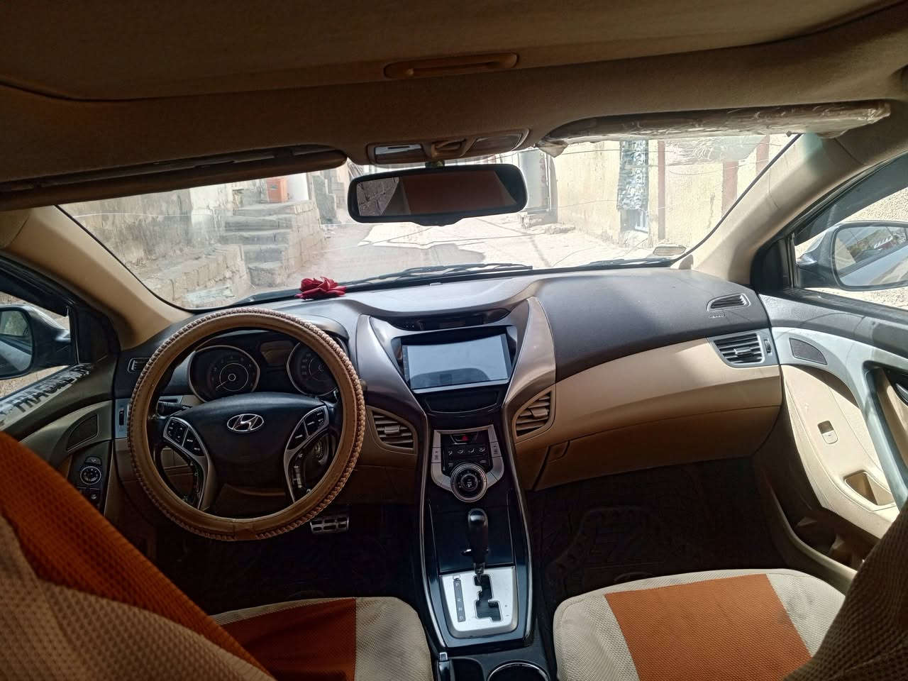 السلام عليكم ورحمة الله وبركاته رمضان كريم 
النترة موديل 2012 نجف فول مواصفات عدى البصمة فتحة بالقمارة  اشاير بالمري تحكم بالاستيرن شاشة بلادية  السيارة بأسمي اني المالك الشرعي السيارة سنوية ماساقطة كير مكينة حدادية 80 % بية رشات صبغ ابيع احزام  السيارة لابية ضربة ولاتبديل مكان السيارة نجف /مشخاب 
*********** 
@إشارة
