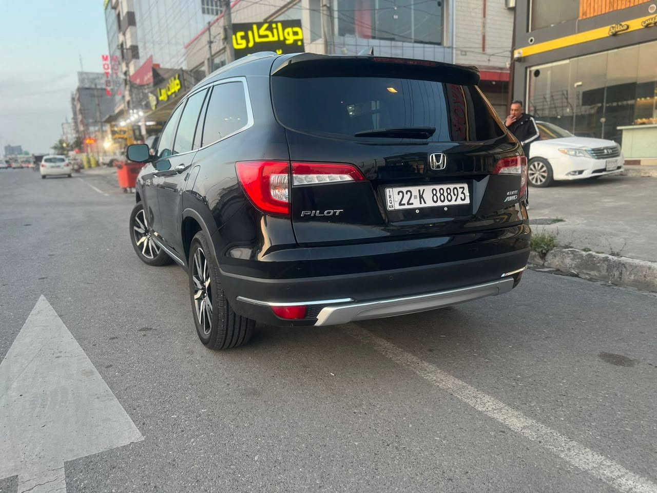 هوندا بايلوت ياباني 2022
٧راكب 
وارد امريكي فول مواصفات حادثها حلو وموجود بالصور 
المواصفات:
١-رادار امامي جانبي(نقطة عمياء) وخلفي 
٢-ترحيب ودخول ذكي 
٣-سويج بصمة وتشغيل عن بعد 
٤-لايت زينون ذكي وبلاجكتورات ضباب 
٥-محرك ٣ونص ٦ سلندر المرغوب
٦-اشاير بالمري 
٧-كشنات جلد وكهرب ٨حركات وتخرين ٣اوضاع ميموري وتدفئة كشنات 
٨-٣اوضاع قيادة ايكو وسبورت وثلجي
٩-تحديد مسار ذكي وياخطوط الشارع 
١٠-نقاط عمياء وكامرة ذكية ٣ وضعيات دوارة 
١١-مثبت سرعة كروز عادي وذكي 
١٢-شاشة جبيرة ١٠انج وتدعم ايفون واندرويد 
١٣-منافذ usb و typec امامي ومقاعد الخلف والمقاعد الاخيرة 
١٤-تبريد ثلج بيانو ٣ قطع امامي ومقاعد الخلفية ومقاعد ال٧ راكب 
وشاشة تحكم خلفي 
١٥-صندوق ذكي شفط 
١٦-كير دكم المرغوب 
١٧-مراية ذكية تعيتم ذاتي 
١٨-ستيرن فول تحكمات وشفتات سرعة 
10 نمر 
١٩-مساند جانبية شركة جلد 
٢٠-بردات بلادي جوم الخلف شركة هوندا سلايد داخل البوب٠
٢١-داخل جلد ودشبول جلد اصلي شركة 
٢٢-سيارة عزلها عالمي١٠٠% وحيف ماكو 
٢٣-سبير وعدة كامل 
رقم اربيل 
مكان السيارة بغداد
السعر 275 
*********** بغداد, العراق
