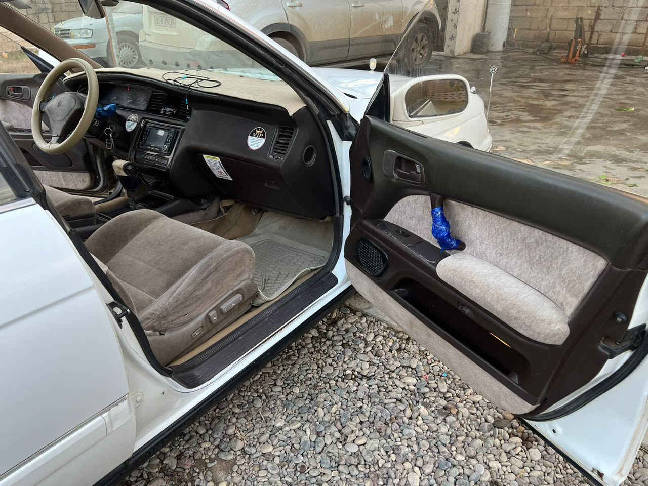 السلام عليكم سياره بطه منفصل للبيع موديل 1993 رقم صلاح الدين دولي بسمي 
محرك كير 3000 شرط تدفئه تبريد شرط 
صدر تايرات كلو نضيف بدون صبغ بدون كص شرط سعر 72 وبيها مجال قليل
اتصال ***********
