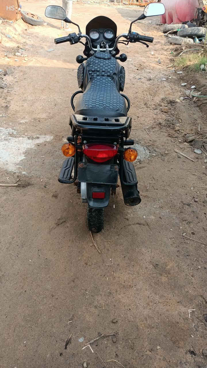 السلام عليكم دراجه بوكسر ناصي بيها اوراق بس بيهن نقص ابيعك كوم حديد كهربائيات شغاله كلها لونها البلاد اسود بس تانكي وراس لايت مبدلات احمر مكينتها بلاد مامفتوحه مكاني البصره شط العرب الجزيره شارع زين العابدين السعر مليون و300 هاتف
***********
