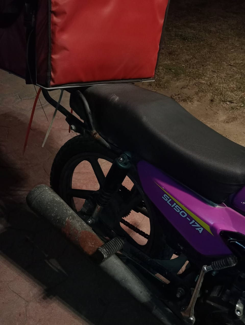 السلام عليكم ايراني سونلينك تخبل واكفه الاشيار والمازده الامامية اعتقد لأن باتري مابيها 
المهم رايدها ب 600 وبيها مجال ومابيها اي نقص ثاني ولا عطلانه وهاي صورها تشتغل هندر رقمي ***********
