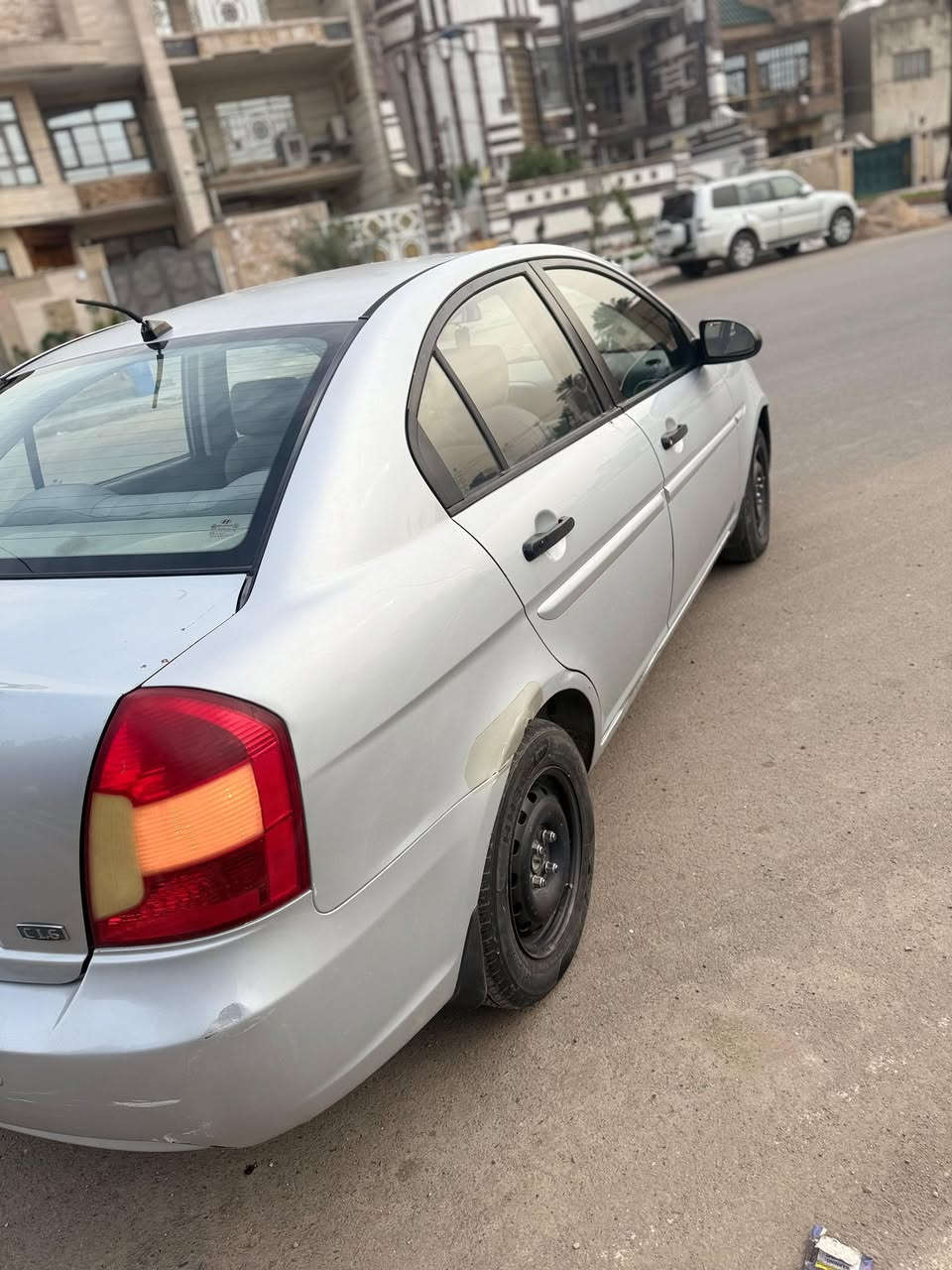 سلام عليكم
هيونداي فيرنا 2008 للبيع

السيارة عليها تخم تايرات جديد بيها بعض الملاحظات بالكشر تدفئة تبريد شغال بيها خيط تبخير بسبب مشكلة بالرنكات 

مكانها بغداد حي البنوك السعر ٧٧ و بي مجال

للاستفسار ***********
