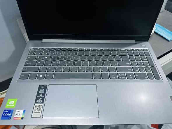 السلام عليكم للبيع لابتوب نوع lenovo اصداد سنة ٢٠٢٢ نضافة ١٠٠ ٪؜ 
المواصفات 
المعالج cor7 جيل 11 
الذاكرة ٢٠ كيكا RAM
الهارد 1 تيرا 
Windos 11
السعر اخذتة ١٫٢٥٠ قبل ٣ سنوات هسة رايدة ٥٠٠ الف 
للاستفسار الاتصال ***********
