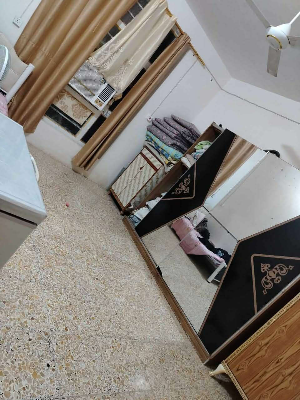 سلام عليكم بيت البيع البيضا التصال عله هاذا رقم ***********
