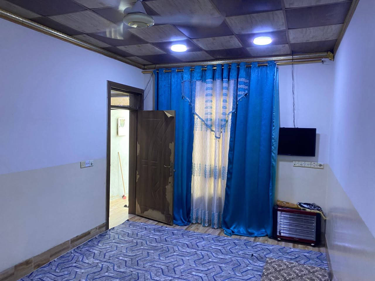 سلام عليكوم غوالي عدنه بيت 🏠 100 متر طابق ونص اب 16 اب شارع صاب بيت 🏠 مرتب فول سراميك سقوف ***********ثانوي سعرهه 55 بي مجال للطيبين
