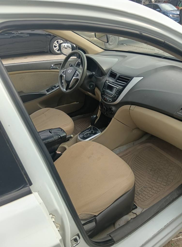 سلام عليكم هونداي اكسنت موديل 2012جواربارجه ى هه يه جاملخي بشته وة له كه ل سي بيشى. رقمى خوم.*********** أربيل, العراق
