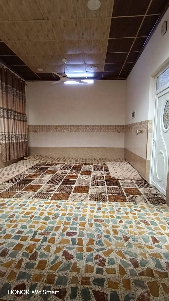 سلام عليكم من رخصت الادمن المحترم 
دار. لبيع في حي الملائين يم الكمرك. مو بعيد عن الشارع العام بيت ركن مساحه 150.طابق ونص غرفتين. جوا وستقبال ومطبخ وحمام وصحيات خارج داخل. وفوك غرفتين. وهول. بيت كامل مايعوزو. شي صقوف ثانويه كامل بيت جاهز.  لتواصل ***********.
