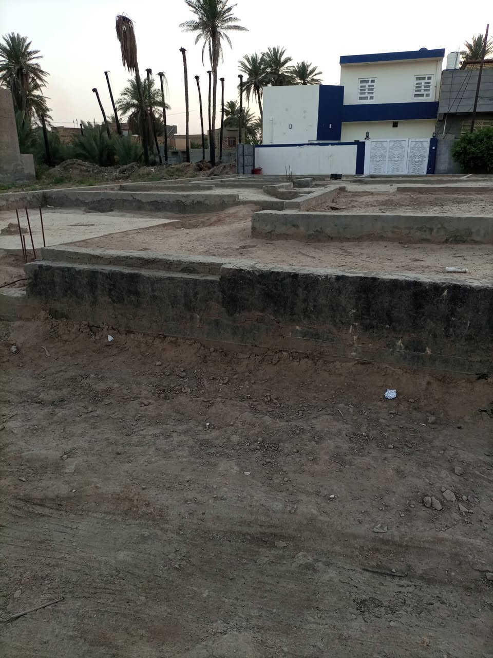 بتلو للبيع 
الموقع مطاعم الجمجمه قرب الحسينيه
المساحه 220متر طابو زراعي 
الواجهه 10 نزال 21
يتكون من غرفتين نوم  استقبال
 كلدور مبخ مجمع صحيات
السعر خاص او اتصال
***********

