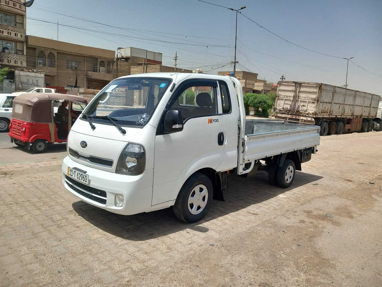 السلام عليكم سيارة كية حمل موديل 2017 مكفولة كفالة عامة لا ضربة ولا صبغ محرك 2700 رقم بغداد  مكان مدينة الصدر  رقم تلفن ***********
