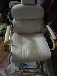 كرسي حلاقة • ميز حلاقة • غير مستخدم