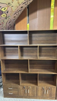 مكتبة خشب • عرض ١٤٠سم • ارتفاع ١٨٠سم