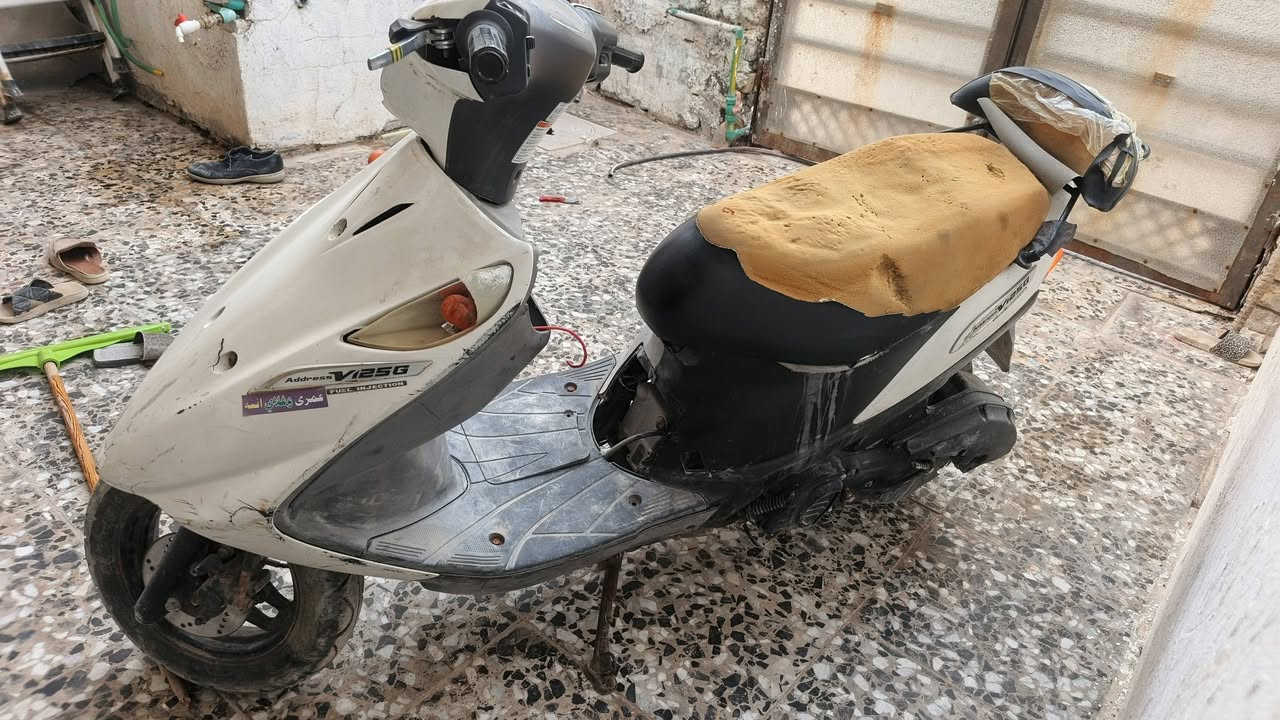 اللبيع الدراجه نضيفه كدام عينك نقص كفر امامي الدراجه باتري جديد ملف جديد كهربائيات جديده يعني الدراجه نضيفه بدون اوراق رقم *********** متواجد واتساب أو ماسنجر
