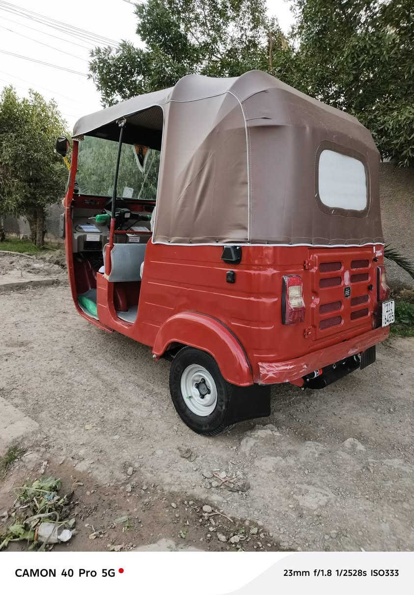 سلام عليكم تكتك موديل ١٨شهر٧ كير مكينه اكسل خير من الله تجفبت جديد شركه تخم تاير دوشمه جديدة جادر جديد سفريات ٧قطع كهربيات كله شغاله كل نقص مابيه فقط دوس معمره بس دوس بيهن صبغ فقط دوس مكاني بغداد الغزاليه السعر ٥٤٠٠ وبيه مجال***********
