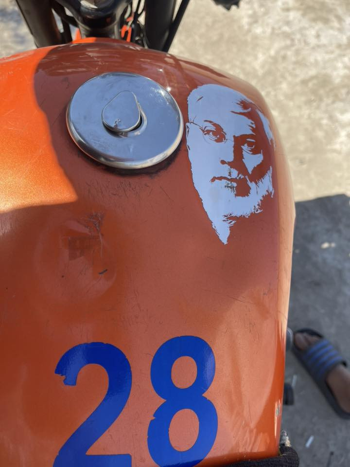 دايون نفخ كلك٢١نضيفه نقوصاتها بسيطه كشرها  نضيف كلجات جدد تايرات وباتري وكابريته جديده مكاني كربلاء طوريج  السعر 850 بيها مجال حك الجيه ***********@إشارة
