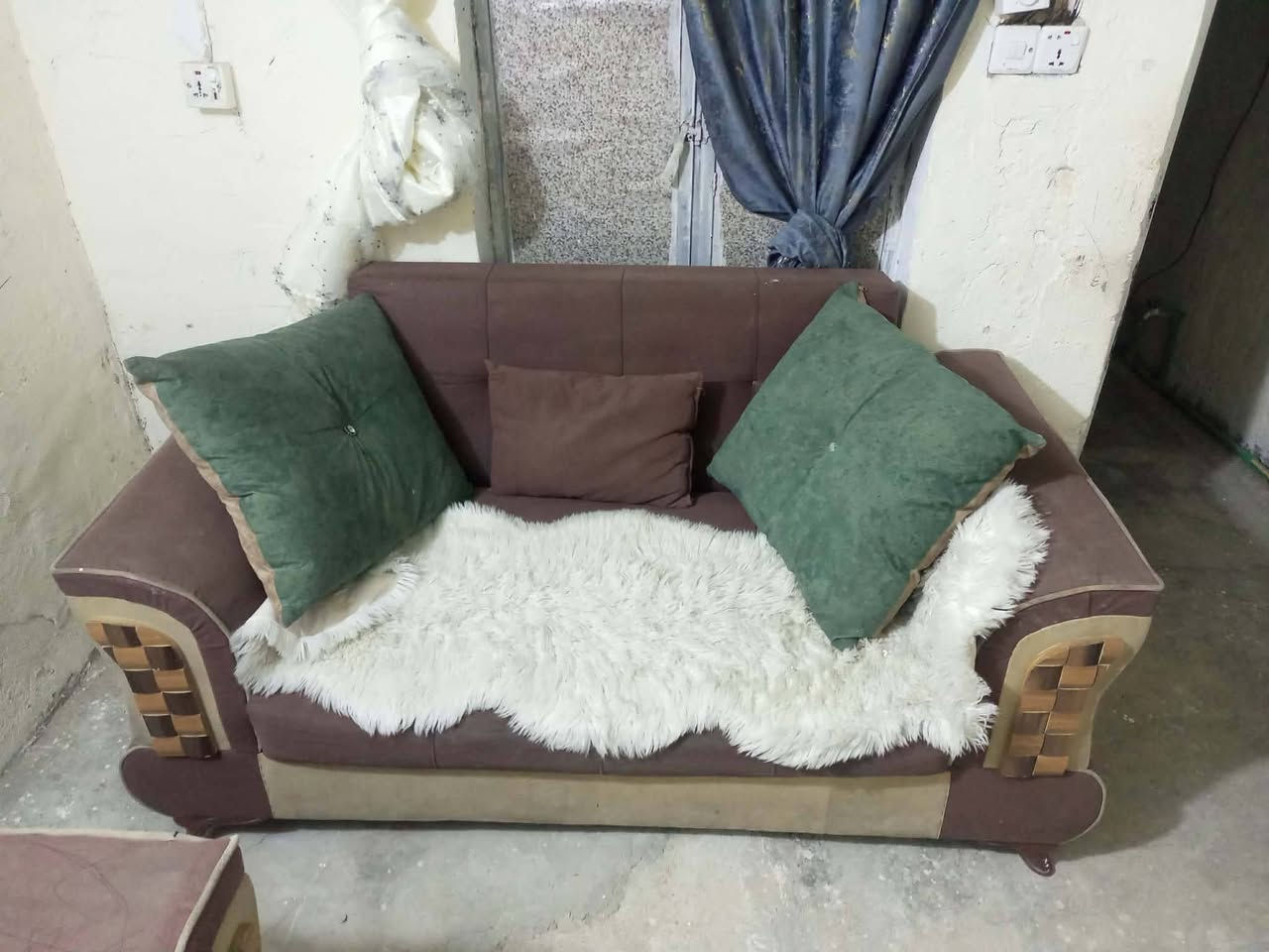 ***********
شىراي يراسلني واتساب 
اسعار جدا مناسبه 
غرفه تركي ٥ قطع سعر كلش مناسب 
تخم ٧ مقاعد سعر مناسب 
عنوان بغداد مدينه الصدر
