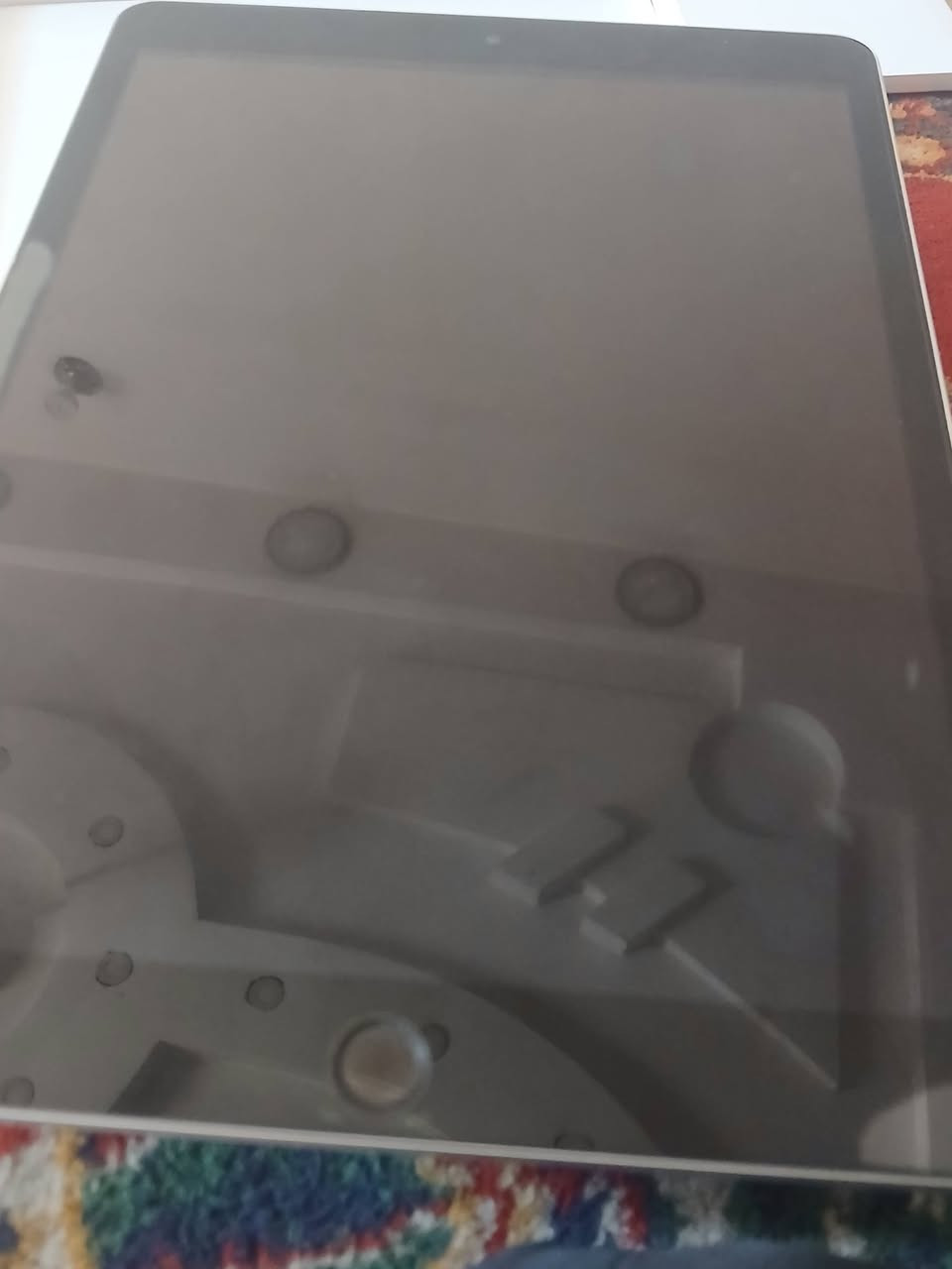 ايباد 9 نضيف جدا جميع الملحقات ومكفول من الفتح والتصليح ما عدا الضربه البسيطه الي بلظهر كما موضح ابد ما مأثره عليه مو شراي لا تجي واتعبني واتعبك 
 للتواصل ***********
