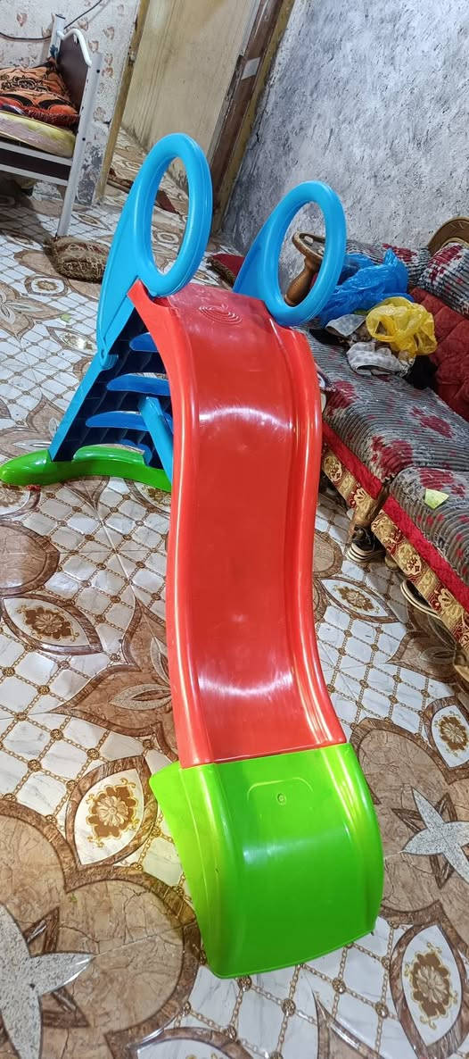 سرسيحاء جديده) سعره٢٥) وميزاطفل) سعر٢٠) ها***********
