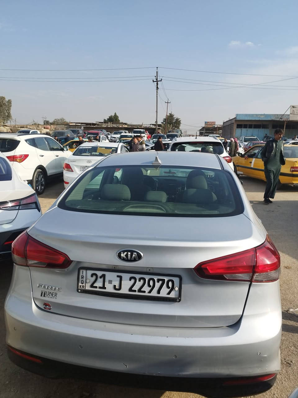 كيا فورتي موديل 2017 بيها بارد بين الباب السائق والعبري بسيط السعر 120
رقم ***********
