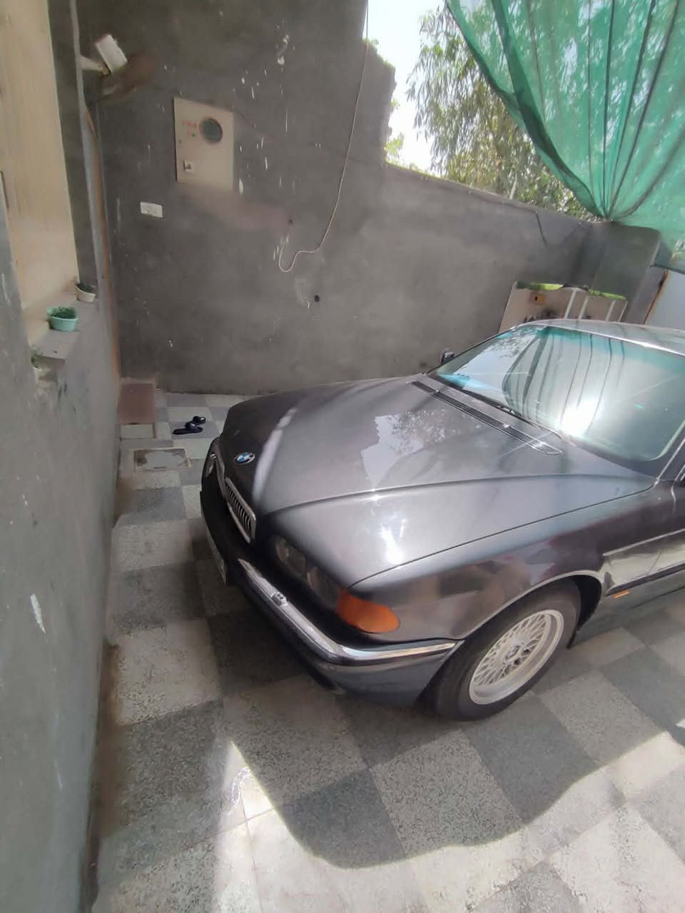 السلام عليكم 

كاسحه موديل 96

 مصبوغه عام تعمير مال جناي ما بيها قطرة معجون 

شاد الها سسيتم كامل 

4 بوب جدد ويده باب لد داخل وخارج

جاملغات اماميه جدد 

بنيد وجنطه جدد 

غرفه كامله ما بيها نقص كلبسه بطاين وكشنات بالباكيت ما بيهن ضرر

برده كهربائيه 

ما بيها قطره خياس السياره 

معمره على ايدي صبغ شذره وكله درجه اولى 

 مكينه كير 

     تبريد 

حداديه اماميه خلفيه 

ما بيهن نقص برغي 

رقم بغداد دولي بسمي مداور ثاني يوم 

(السعر 115 ).   ***********

مكاني بالناصريه مركز 

بالواقع احلى السياره بهواي الصور ظالمتها
