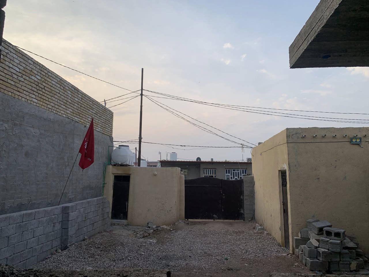 السلام عليكم 🫡
هيكل البيع مساحته 285م مساحه البناء 160
مع محل 
الموقع 📍الخماس قرب حسينيه الفواطم 
السعر 30 قابل التفاوض الاتصال ***********
