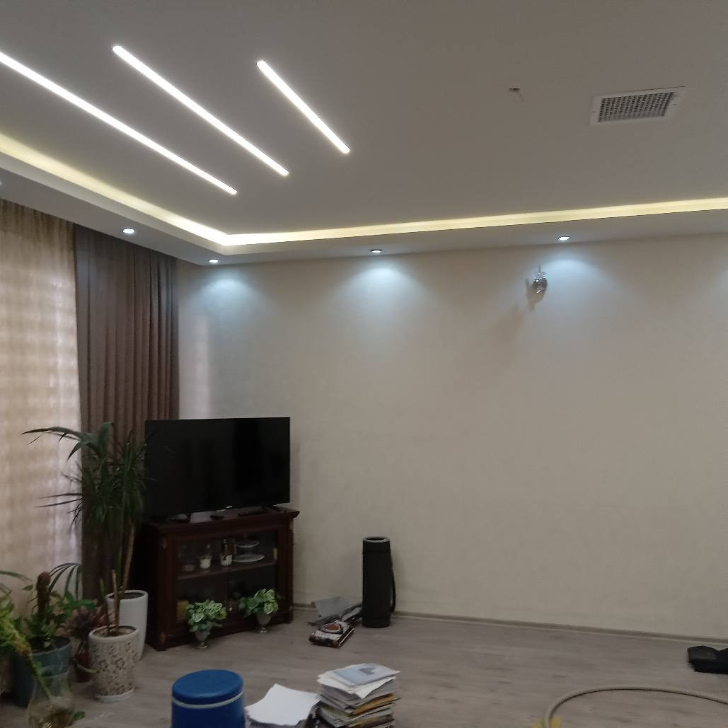 ئەم خانووە بۆ فرۆشتن لە بەکرەجۆی تازە 
ڕووبەری خانووەکە 200 مەتری تاپۆیە و ڕووی ڕۆژهەڵاتە
خانووەکە پێکهاتووە لە دوو نهۆم ، نهۆمی یەکەم پێکهاتووە لە مەتبەخ و مساعیدو میوانێکی گەورە لە گەڵ دوو نوستن و موشتەمەلات قادرمەی هەیە بۆ سەرەوە کە پێکهاتووە لە دوو نوستن و موشتەمەلات و باڵکۆنێکی گەورە
خانووەکە کامل کاشیەو دەکتی بۆکراوە کامل کنافە
نرخی ئەم خانووە 12 دەفتەر و نیوە
بۆ زانیاری زیاتر پەیوەندی بکەن بە نووسینگەی نوێ بوونەوە *********** السليمانية, العراق
