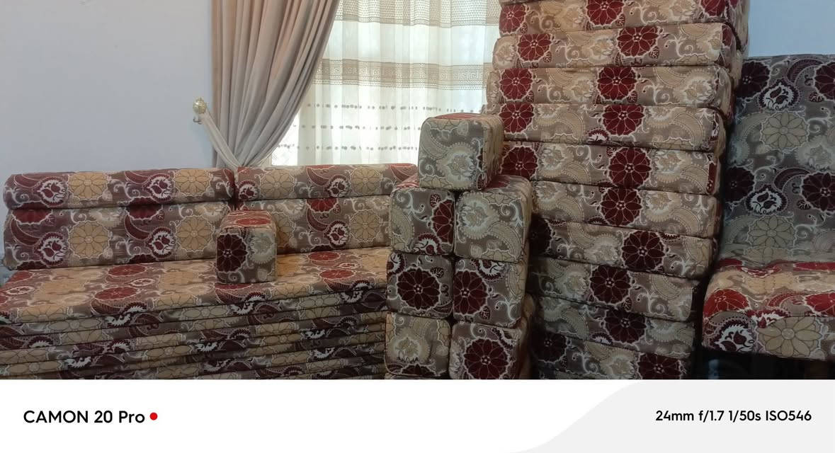 جلسه عربية مستخدمه نظيفه للبيع الكويتي الدوشك الوجهين 
دوشگ عدد١٠
ركن عدد١
مسند ضهر ١٧
١٠ تكيات
يكفي استقبال بمسافه ٤*٩
للاستفسار اكثر *********** واتساب
مكاني الشطرة
