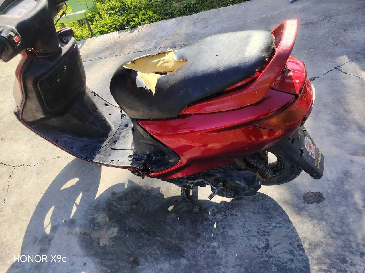 سلام عليكم دراجه فراشه للبيع مكينه خير من الله خرسه ونعومه السعر 150 وبيهه مجال الرقم ***********
