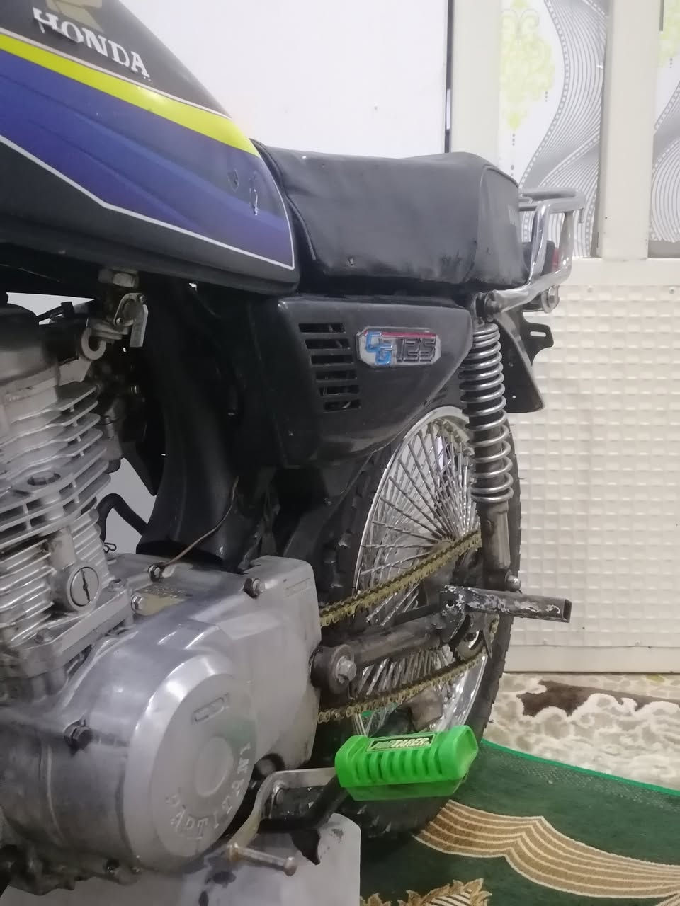 سلام عليكم تفاصيل دراجه كامله راح اكتبه دراجه وياله طخم جديد زنجيل جديد طخم تايرات جددفقط يعوزو دبلات وباتري دراجه خير من الله ماتوكفك بطريق ويعوزه نواعم ترتيب ودراجه مرتبه مال شغل خاص مفتوح عل مدار 24 ساعه واهذ رقم ***********/وهاذ كورك ***********
