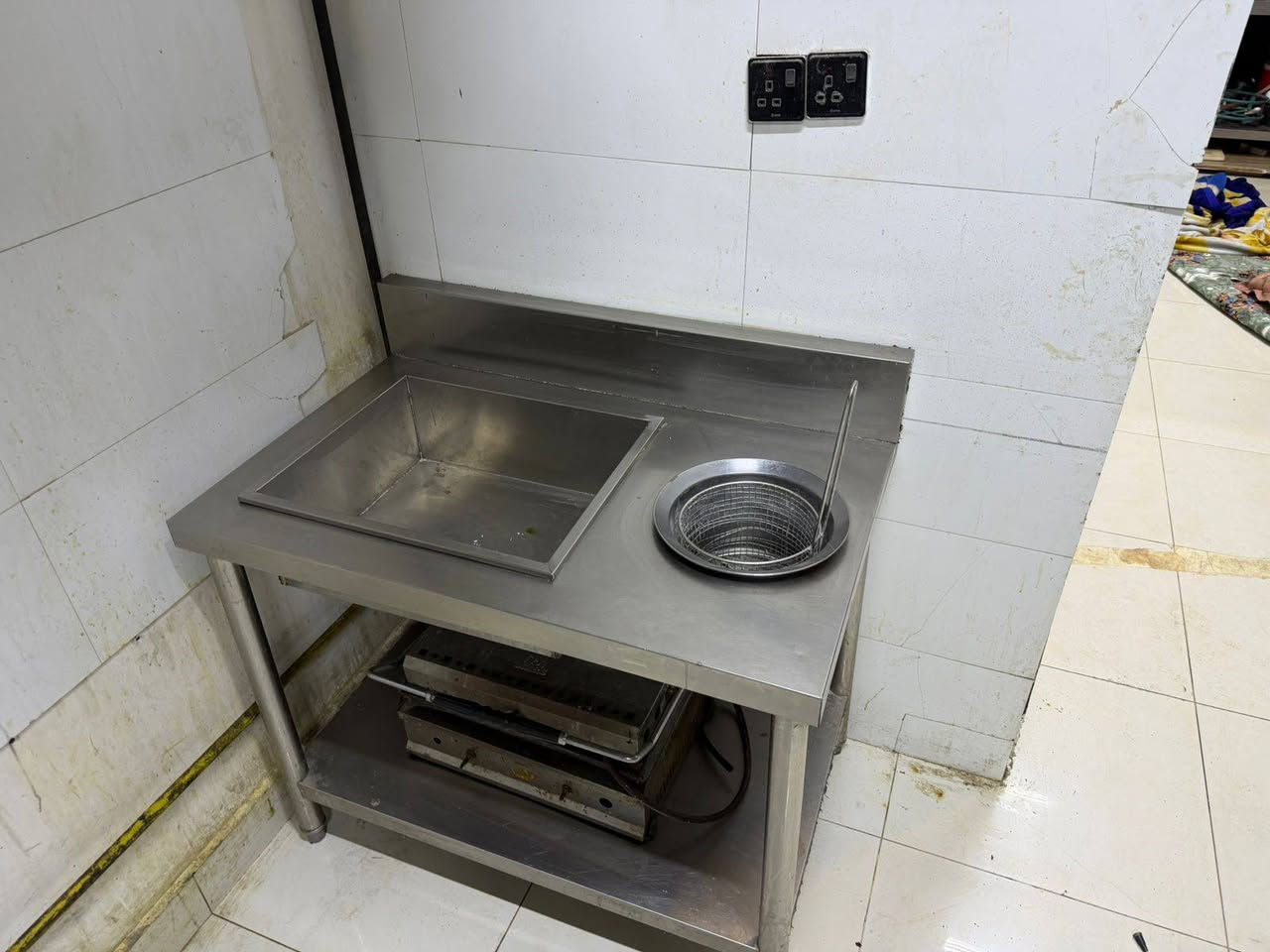 للبيع
فرن البيتزا 
شواية شاورما 
كل الي بالصور للبيع


**إذا كنت صاحب هذا الإعلان وتريد حذفه لأي سبب، رجاءا أرسل رسالة إلى الدعم الفني**