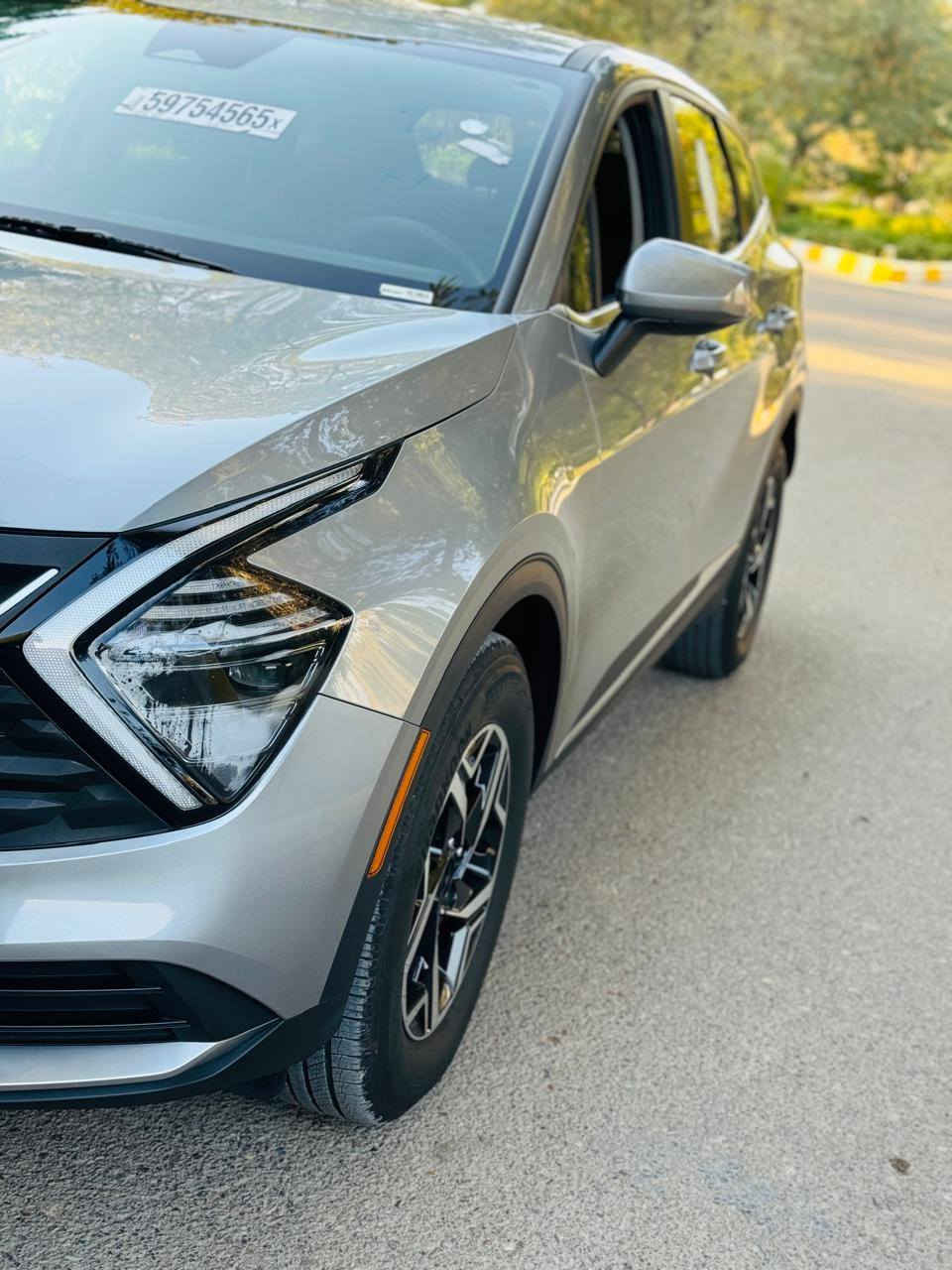 السلام وعليكم مكلف بلنشر
سبورتج 2025 دخول جديد 
تترقم جميع المحافظات عدا الاقليم 
مابيهه قطره صبغ فقط بارد بالجاملغ وبدل جنطه اصليه نفس الون 
مكان سياره بابل 
السعر 195 وبيهه مجال بسيط 
اللاتصال ***********
المواصفات نص فول 
سويج 
دشبول متصل 
مكينه 2500
رادار امامي 
اشاير بلمري 
كامره خلفيه دواره 
احساس امامي خلفي 
سايد بريك بصمه 
جنطه كهرباء 
تحديد مسار 
باقي المواصفات معروفه
