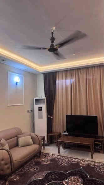 بيت للبيع  مساحة 200م بناء طابوق طابو صرف مجمع اللؤلؤة السكني سعر البيع 140 والسعر المتبقي 80 يتحول باسم المشتري يدفع كل شهر 438 الف للأستفسار ***********
