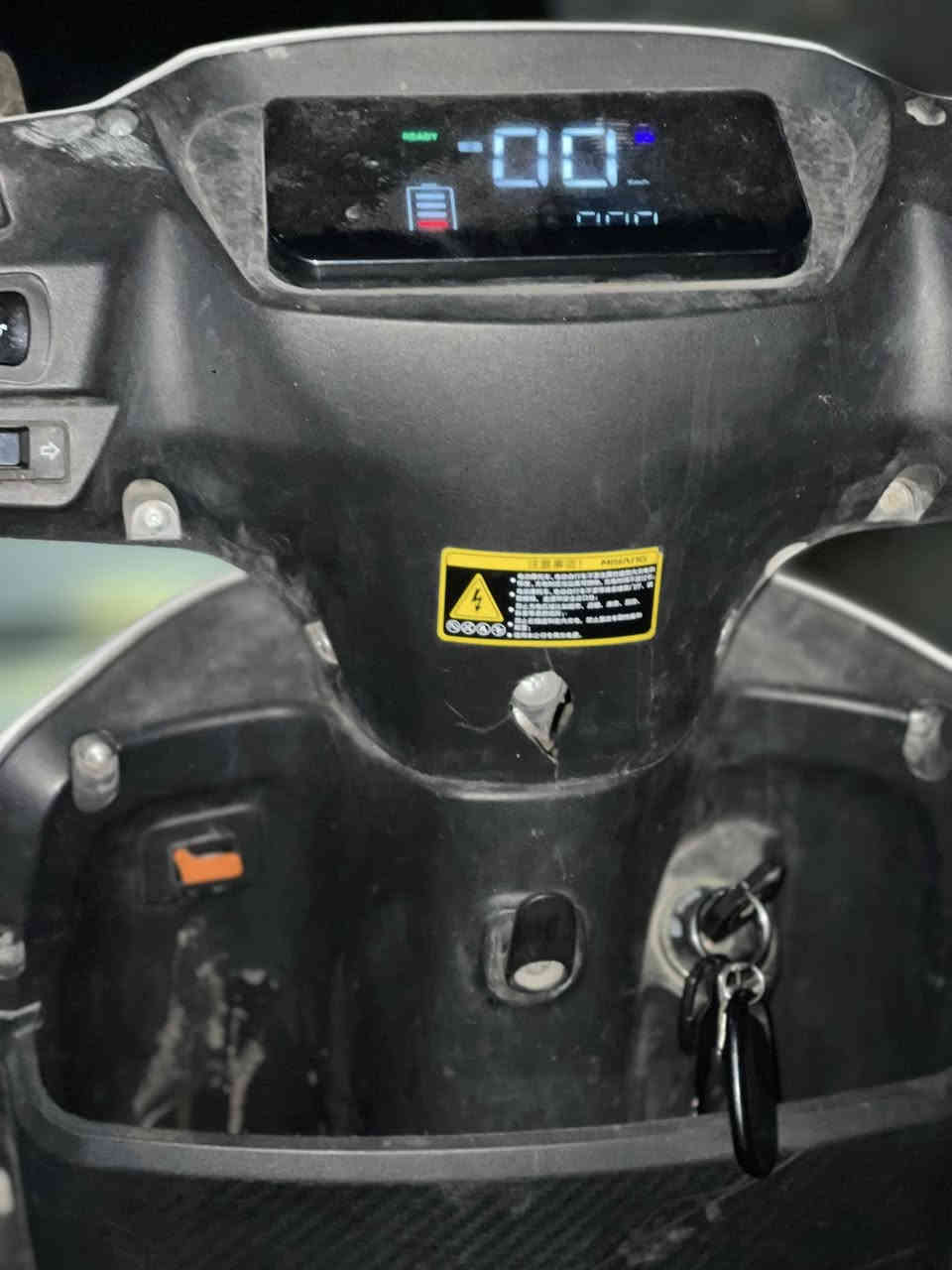 سلام عليكم دراجة سبيسي شحن للبيع دراجه خير من الله
دراجه مدرعة 
تمشيك60كيلو متر 
لايت زنون عالي ناصي ابيض 
دراجه موديل حديث 2025
يوجد فيها نظام ABS
بريك امامي هايدروليك 
يوجد فيها منفذ شحن USB
اشاير حديث 
هورن 
3سرع او نمر 
سرعتها 80 
يرادلها فقط عقل العقل مالها بي قطع يرادله تبديل والعقل مو كلش غالي السعر 550الف ***********للاستفسار 
يوجد صندوق الموجود بلصوره بس اني شايله 💙
