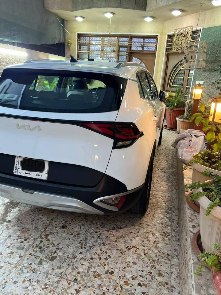 السلام عليكم ورحمة الله وبركاته للبيع للبيع
.........سبورتج 2023 ضمان الدولية...........
..........فول مواصفات عدا البنوراما..........
.........السيارة ماشية قليل12000........
السيارة مال بيت قليل تخرج بالشارع جداً نظيفة
و احلى من الصور جميع المواصفات عدا بنوراما 
كفالة على وضع الشركة كفالة عامة من كلشي عدا 
طخة جداً بسيطة على كد إصبعين ممبينه بعده ممصلحه
بالباب الخلفية بلاسفل و لا مبينه و السيارة محافظين عليه جديدة جداً وكالة رقم بغداد خصوصي و مكان السيارة بغداد 
مواصفاتها.....
محرك 2000
دخول ذكي 
بصمة أبواب 
سايد بريك بصمة 
تشغيل عن بعد
كراسي كهرباء عدد 2
مري جانبية كهرباء 
ويل حجم 19 
تبريد قطعتين
حساسات خلفية امامية
اربع وضعيات قيادة سبورت و نورمال و ايكو و سمارت 
اوتو هولد توقف ذاتي 
مانع انزلاق + انحدار
تدفئة كشنات
تدفئة ستيرن 
شفتات سرعة
شاشة دجتل 
عداد الكتروني
اريل نفيكشن
داخل بيجي 
أشاير بالمري
 إنذار عند الاقتراب
شاحن وايرلس
المصابيح LED
بعد غيرها من مواصفات
للاستفسار اكثر المراسلة على الواتساب 
رقم الهاتف ***********
