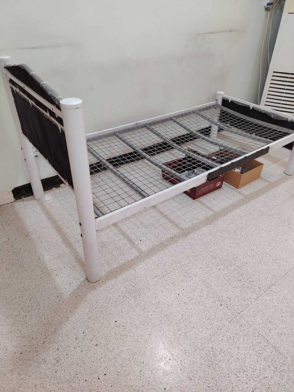سلام عليكم جرابي عدد2 ام نفرحديدسوميه مال جربايه ام نفرين ثريات مال سقف عددثنين في الرميثه هاذه رقم الموبايل ***********
