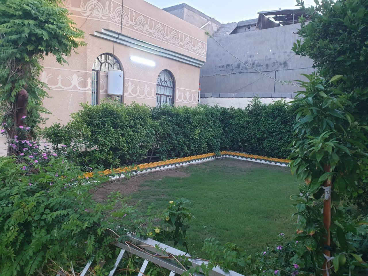 السلام عليكم بيت للبيع منطقة الخالدية قرب مستشفى الرشيد مساحة 318 متر للاستفسار *********** السعر 120 وبي مجال
