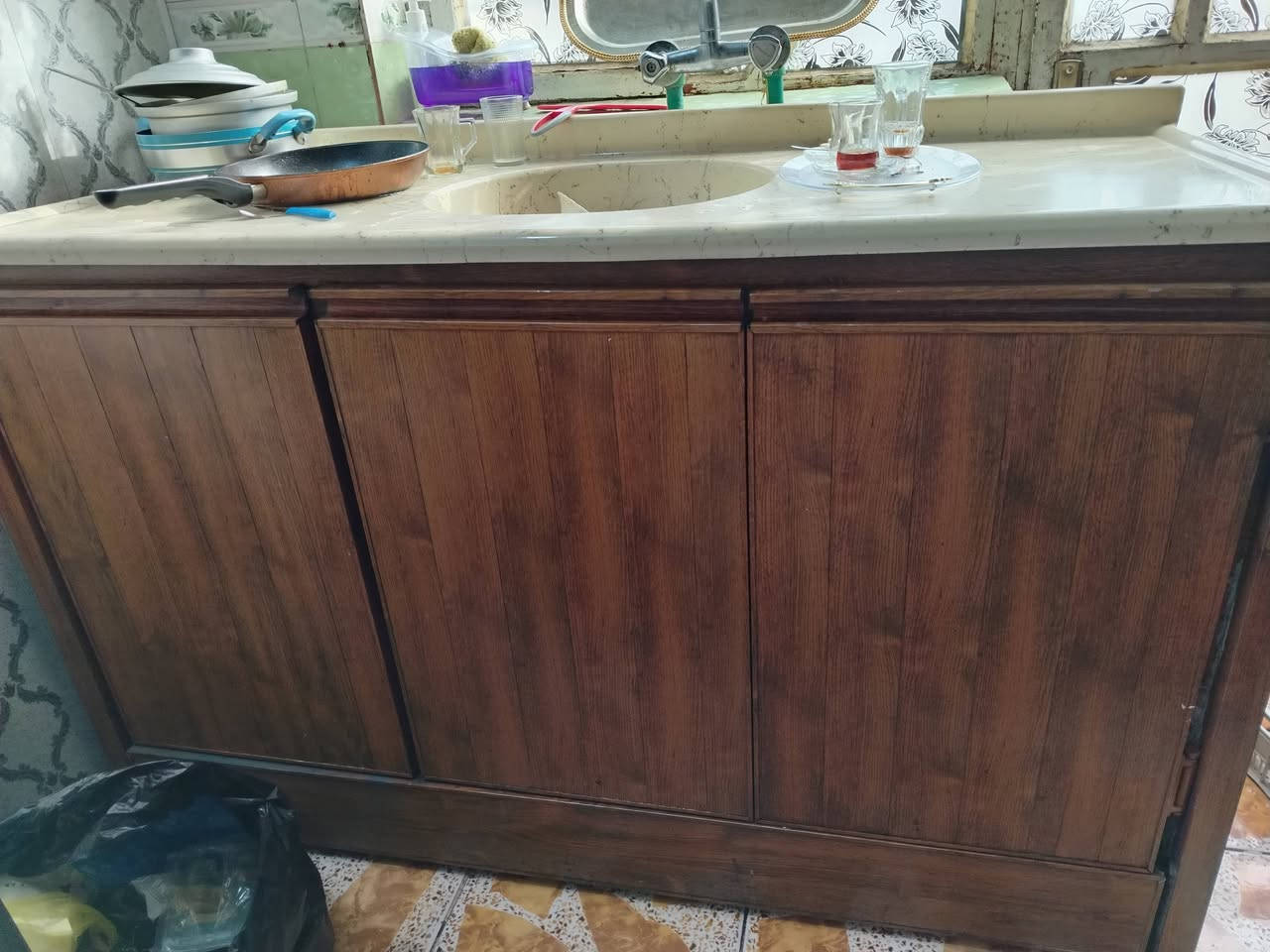 السلام عليكم غراض بيت للبيع مثل ما موضحات بالصورة
الكاونتر كامل اريدة ب 200 الف
الغسالة 50 الف
والثلاجة 150 الف

وبيهن مجال بسيط
للاستفسار الاتصال على الرقم ***********
المكان في بغداد التراث قرب سوق اميمة
