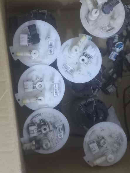 للبيع اغراض كروز ١٢خليجي حاويه تفصيخ  نضيفه جدا مكاني نجف رقم الموبايل ***********
