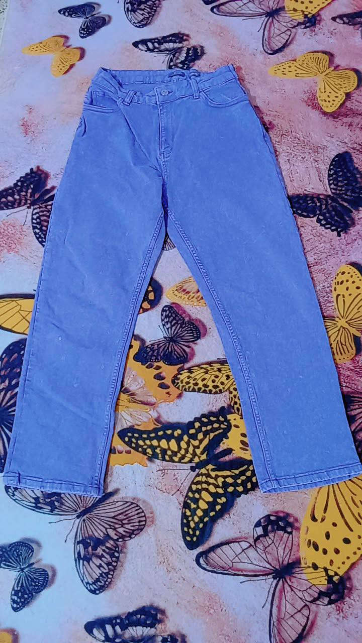 هاي ملابس للبيع بناطير ع خمسه والنفنوف ب١٥ والاستفسار ع هاذه رقم اتصال او وتساب ***********
