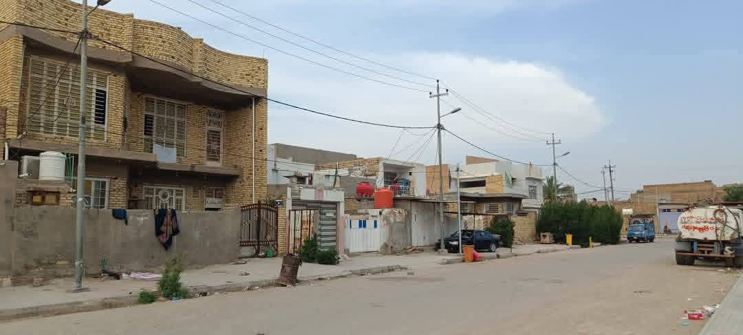 على بركة الله تعالى 
بيت للبيع في منطقة حي الجهاد امام شارع ٤٠ وجانبه شارع بيت صبر الرئيسي وخلفه شارع فرعي وفق الصور ادناه 
للإتصال ***********
