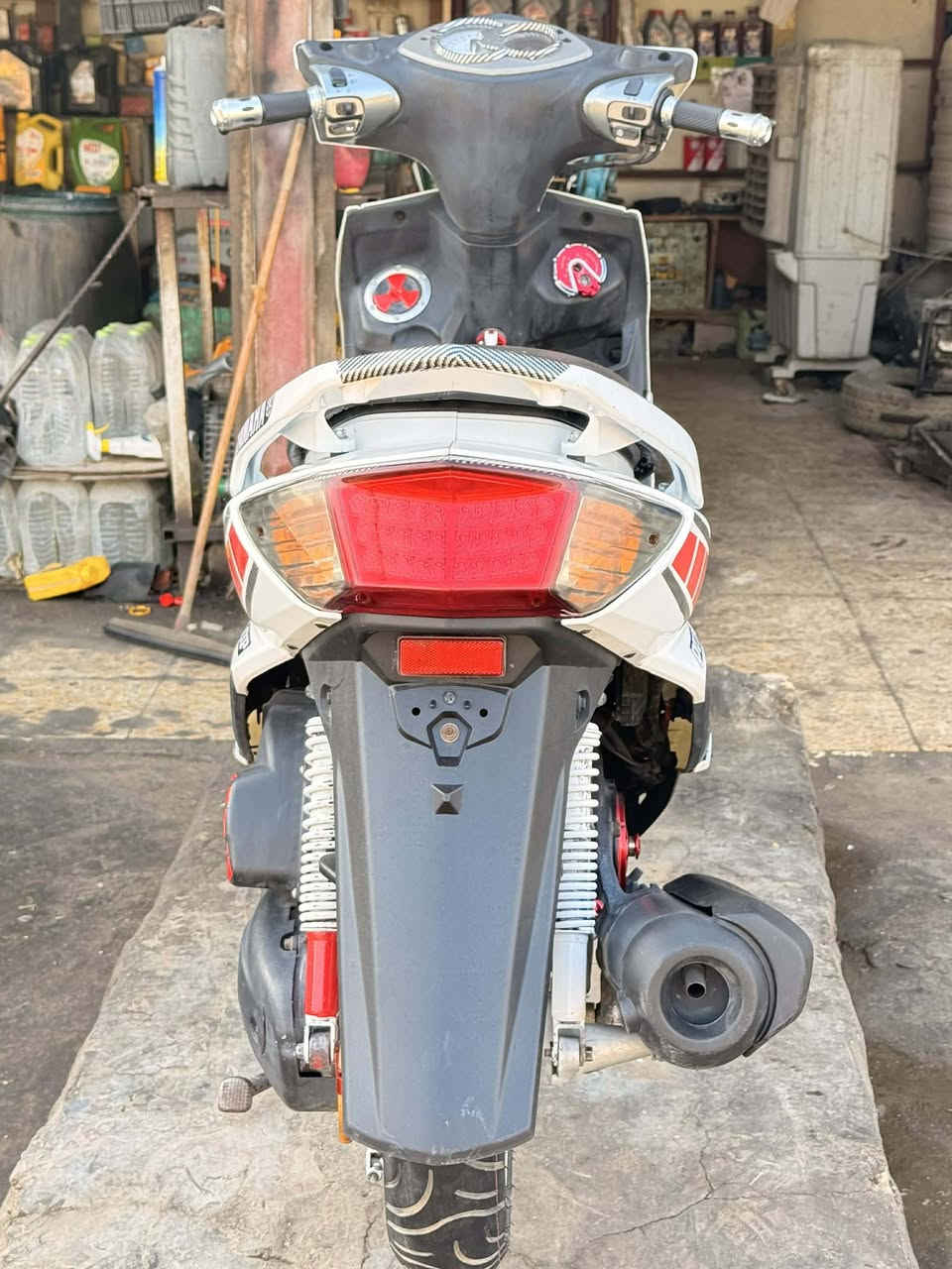 السلام عليكم دراجه للبيع سكنس فحل كهربائياته شغاله نكره سلف دراجه مزوده بلاد مكانها بالشاميه سعره 950 وبيها مجال ‏‪***********‬‏
