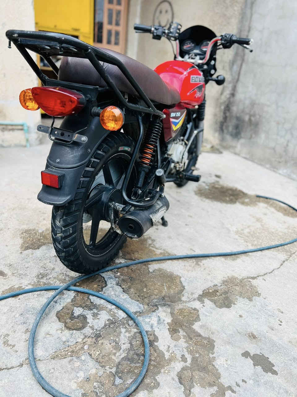 سلام عليكم بوكسر موديل ١٩اوراق اصوليه كمرك مدفوع كبل ترقم نضيفه وكامله ماناقصه اي شي كله شغال مكاني طوريج ***********
