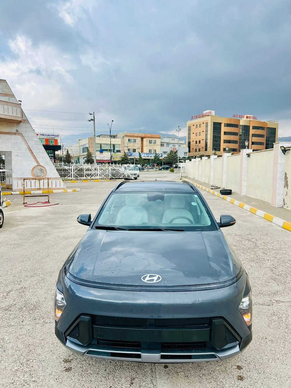 هونداي كونا 2024 
محرك  2000 دوش  
لون سمنتي
ماشية 11 الف فقط
حادث 🔻صندوق صبغ بدون دواخل + بونيد تعديل pdr
ايرباك ستيرن سستيم بلادي ✅

مواصفات SEl
بصمة 
كاميرة
داخل ابيض  
تبريد مركزي امامي وخلفي
شاحن لاسلكي 
ابواب بصمة
ويل كب كروم
كشنات كهربائي
تبريد مركزي امامي وخلفي
مصابيح LED أمامية.
مصابيح LED خلفية.
أضواء ضباب.
أضواء LED ساطعة خلال النهار
نظام الدخول الذكي.
نوافذ كهربائية.
حساسات خلفية لصف السيارة
نظامي  Android Auto و Apple CarPlay.
نظام الملاحة GPS.
اتصال Bluetooth.
اتصال USB.
مدخل AUX.
نظام تثبيت سرعة ذكي.
تشغيل المحرك عن بعد.
نظام تثبيت السرعة.
مكيف أوتوماتيك

سعر 146 ورقة ( بدون رقم ) تترقم شمالي
العنوان / اربيل شارع 100 ( معرض اربيل كارس )
للاتصال واتساب ☎️ ***********☎️***********
