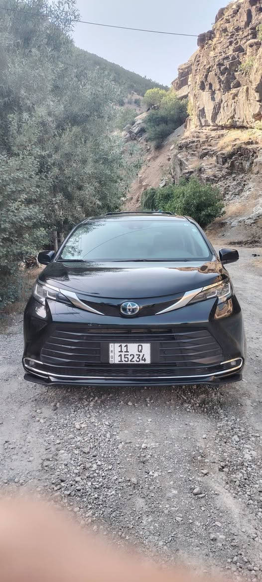 سلام عليكم تويوتا سينا هايبريد موديل 2022 XLE فول مواصفات جلد كشنات منفصل فتحة حساسات امامي خلفي ورادار ٣٦٠ درجة رادار امامي خلفي وجانبي رادار بالمري كشنات امامي كهرباء وتدفئة اوتو وهندبريك  وتشغيل بصمة وتشغيل عن بعد ٣ وضعيات قيادة سائق وتوقف الي وخروج مسار وهزاز بالستيرن شاشة لمس اتو  بردات بالبيبان جنطة وبوب كهرباء تفتح لمس ونظام الركلة صفر مسج ماشية ٥٢ الف تايرات الشركة اللون اسود ملكي ميتاليك  حادثها امامي تبديل وصبغ بنيد فقط والباقي مكفول وبارد اقل الشبر بالجاملغ وصور الحادث والسونر مرفق بالمنشور وسعرها ارخص سينا بخواتها ٢٦٥ ورقة موجودة في محافظة كربلاء بيع او مراوس بسيارت اقل سعر السيارت استخدام شخصي للتواصل ***********🌹
