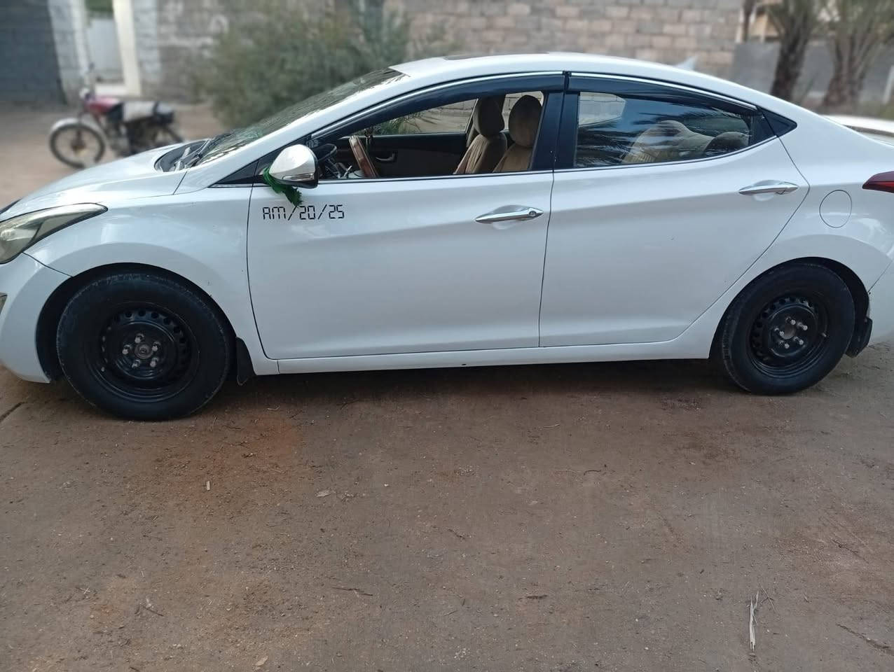 سلام عليكم النتره للبيع موديل 2014خليجي بني رامه محرك 1800 رقم انكليزي سياره بسمي تحويل مباشر سونار موضح بصوره سعر 125ورقه وبيه مجال شي بصيط  رقم خاص ماجاوب ***********
