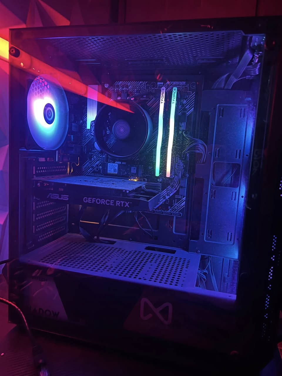 السلام عليكم تجميعة متوسطة للبيع مع RTX  

السعر 640 الف دينار عراقي 🤍

R5 3600  
M.b b450 gigabyte 
4 solt ram 
Ram 16 3200mhz RGb 
RTX 3050 6GB ASUs 
M.2 512gb 
P.s 650w
 
Case مرتب وحلو
 
مكاني بغداد الدورة 
***********
