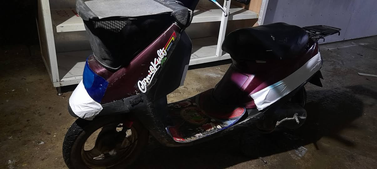 سلام عليكم
دراجه للبيع معمر جديد بعده ب ضمان 
شرط دراجه جديده محرك شرط يشتغل بهندر واحد 
مكاني موصل الأيسر 
بس يرادلو غسل يطلع جديد
فقط شويه الكفرات بي شخوطّ ماماثر 
***********
