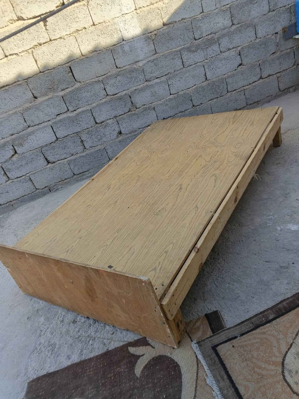 عندي صومية وطباخ للبيع الصومية ٤٠وبيهة مجال والطباخ ٥٥وبي مجال مكاني سبع البور رقم تواصل ‏‪***********‬‏
