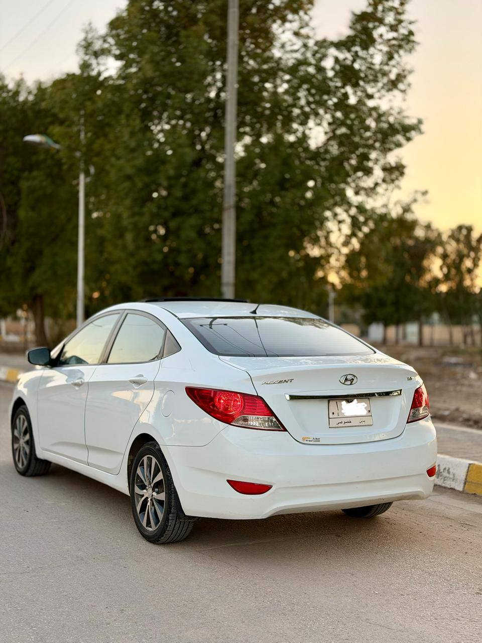 السلام عليكم
للبيع هونداي اكسنت خليجي 
موديل 2014 السياره مكفوله عده شبر صبغ بالبنيد والباقي كفاله 
السياره فول مواصفات 
رقم بابل الماني تحويل ثاني يوم 
مكينه 1600 دوش 
فتحه سقف 
شاشه + كامره دواره 
5 ويل كب كروم 
اشاره بالمرايه + كشاف امامي 
تحكم ستيرن جهتين 
داخل بيجي 
السياره ماشيه 200 الف 
جاهزه كير ومكينه وحداديه وتبريد وتخم تاير كله جديد 
السياره مسويلها ادامه كامله للمحرك والكير ومنضومه احتراق 
مكان السياره حله شارع 60 
السعر 113 وبيها مجال بسيط حق الجيه 
للاستفسار /***********
