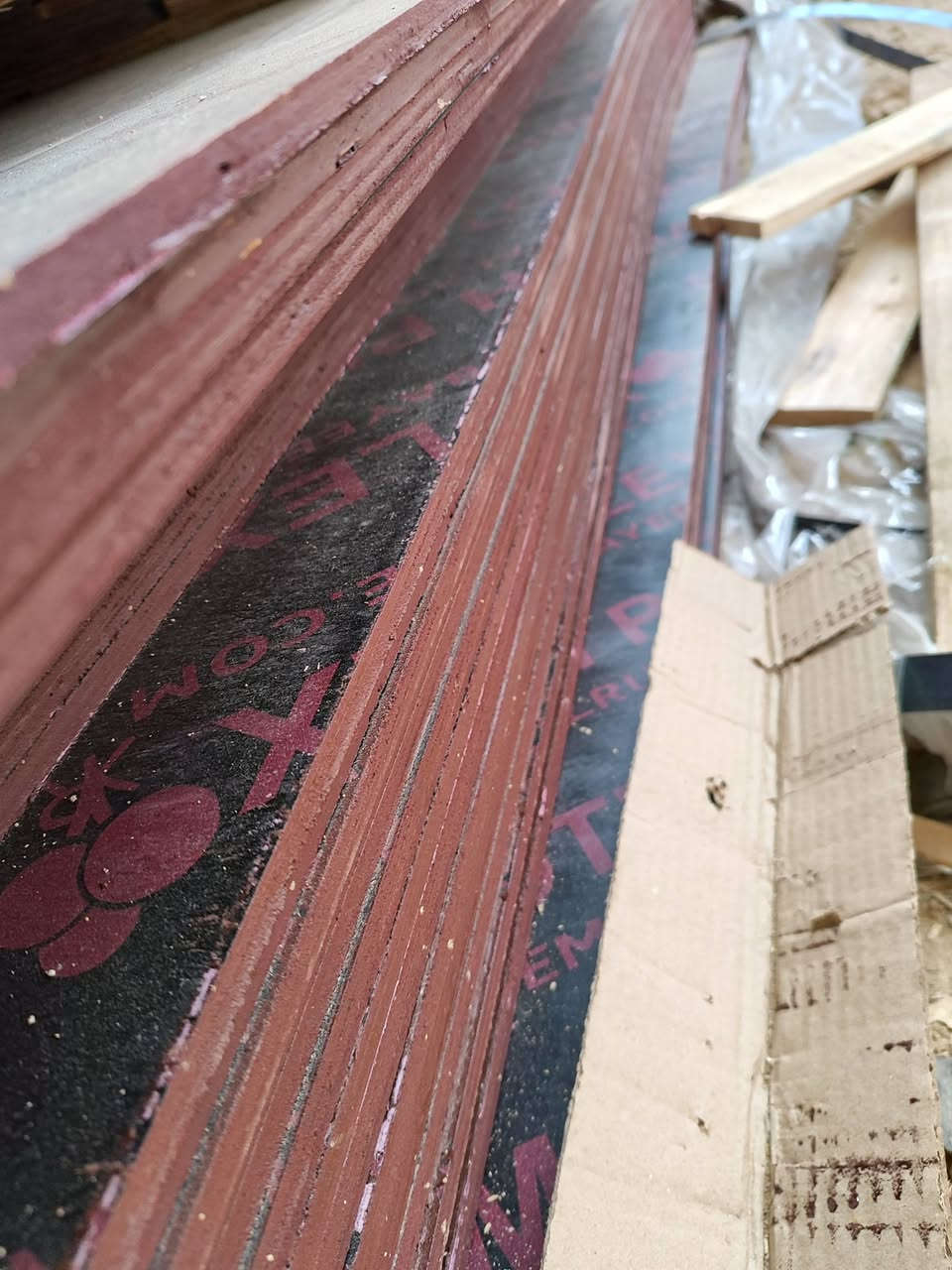 متوفرة جميع القياسات روسي درجه اولى 
١٨*١٠
١٦*١٠
٢٠*٨.٥
٢٥*١٠٠
٢٢*١٠
٧٠*٧٠
انج ب سته 
بلاويد جميع القياسات
بلوك ابيض
اسعارنا جوه السوك جمله ومفرد 
العنوان الحلة شارع٨٠
***********
***********
