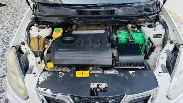 السلام عليكم للبيع شيري تيكو 2012 رقم انبار تحويل مباشر محرك 1800 سياره جديده ماشيه 122 الف بلاديه لا ضربه ولا صبغ جاهزه ع الاخير تبريد تدفئه كهربائيات كله شغال كامره بلاديه تحكم ستيرن فتحة سقف 
محرك كير ممتاز سياره مال جناي مكان السياره بالرمادي 
السعر 67 بي مجال بسيط 
***********
اعتذر عن البيع بالاقساط
